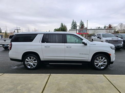 Used 2022 Chevrolet Suburban High Country image 6