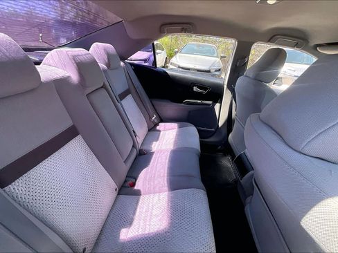Used 2013 Toyota Camry LE image 19