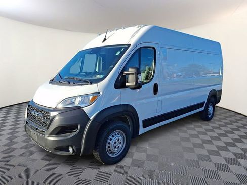 Used 2025 RAM ProMaster 2500 w/ Convenience Group FWD image 3