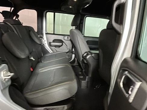 Used 2024 Jeep Wrangler Unlimited AWD/4WD image 27