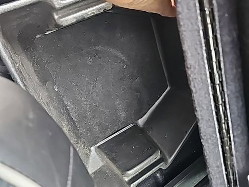 Used 2021 Chrysler Pacifica Limited w/ Uconnect Theater Family Group image 20