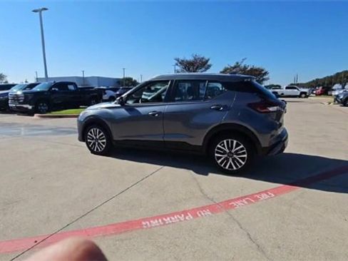 Used 2024 Nissan Kicks SV image 5
