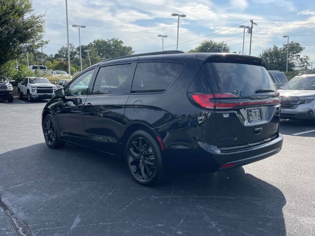 Used 2025 Chrysler Pacifica Limited FWD image 5
