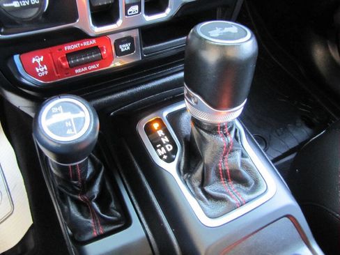 Used 2020 Jeep Wrangler Unlimited Rubicon w/ LED Lighting Group image 39