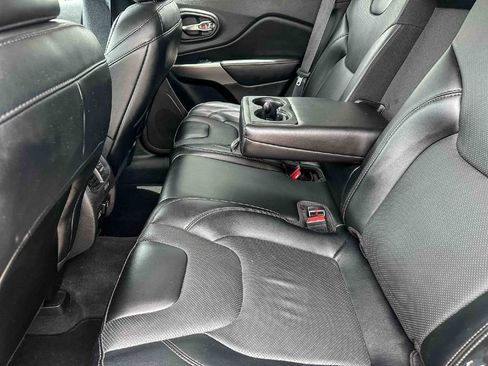 Used 2022 Jeep Cherokee Latitude Lux w/ Sun & Sound Group FWD image 19