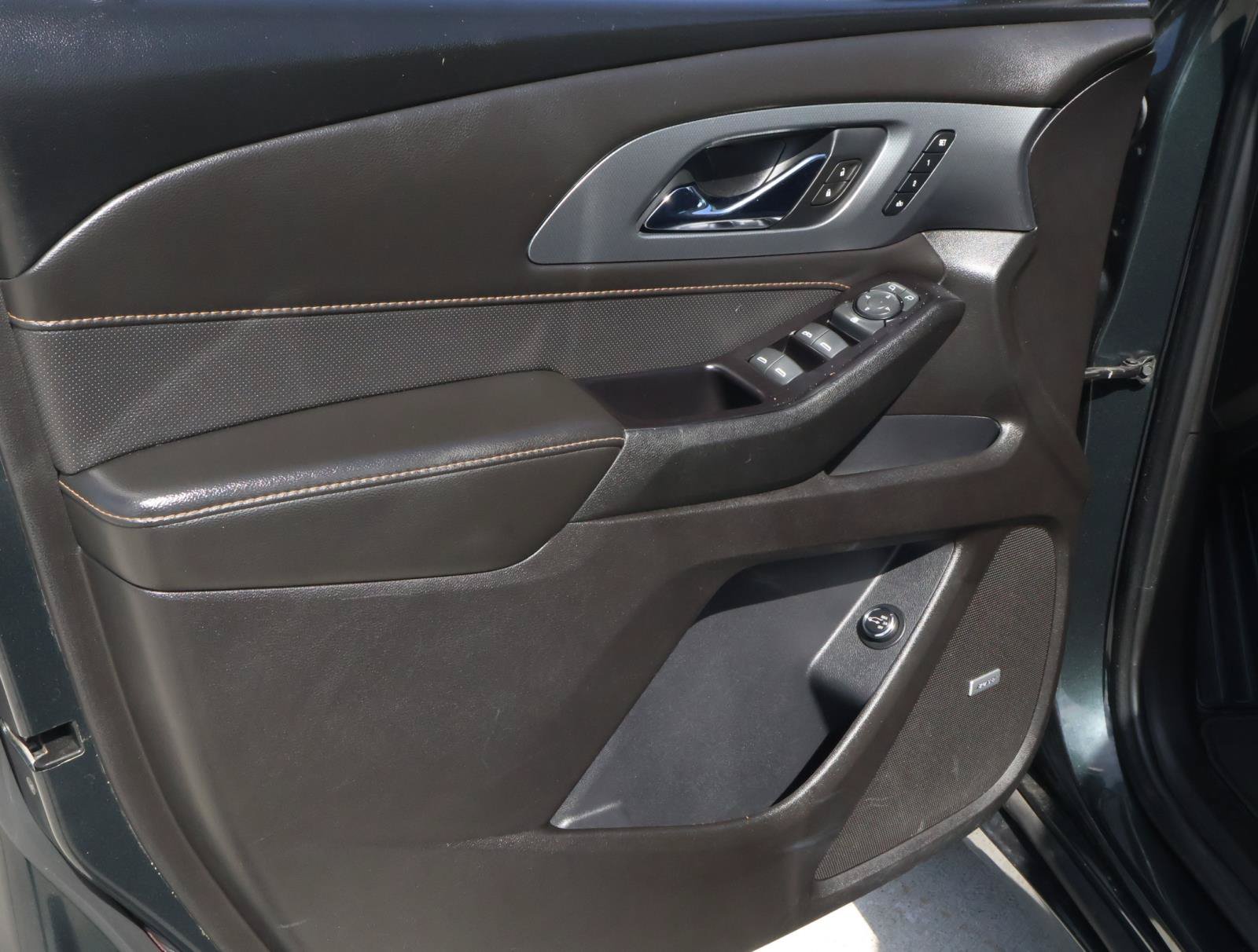 Used 2020 Chevrolet Traverse Premier FWD image 17