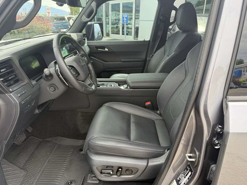 Used 2025 Lexus GX 550 w/ Accessory Package (2T) AWD/4WD image 15