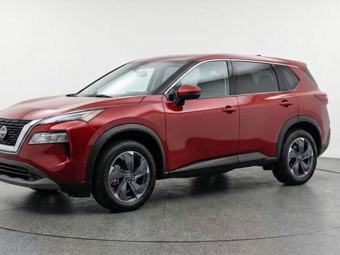Used 2025 Nissan Rogue SV image 3