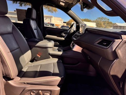 Used 2024 GMC Yukon XL SLT image 29