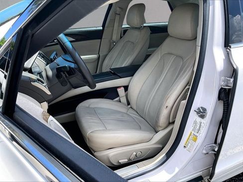 Used 2017 Lincoln MKZ Reserve w/ Climate Package FWD image 27