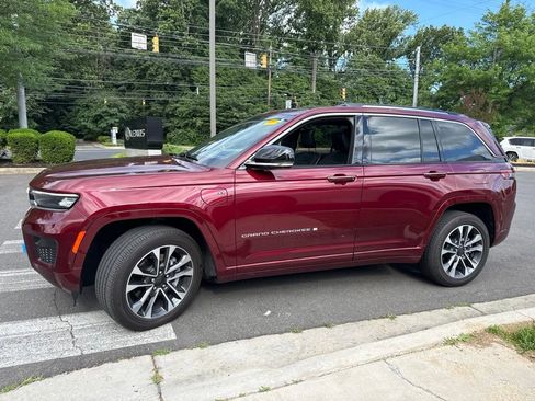 Used 2024 Jeep Grand Cherokee Overland w/ Advanced Protech Group III AWD/4WD image 4