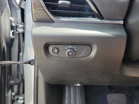 Used 2023 Chevrolet Traverse High Country image 11