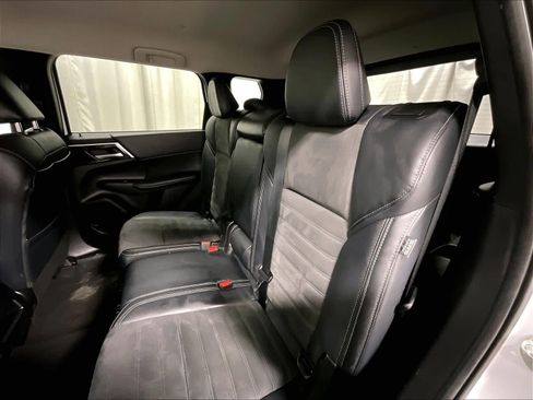 Used 2024 Mitsubishi Outlander SE image 15