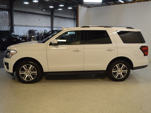 Used 2024 Ford Expedition Limited AWD/4WD image 6