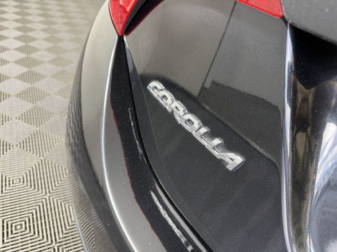 Used 2016 Toyota Corolla LE FWD image 12