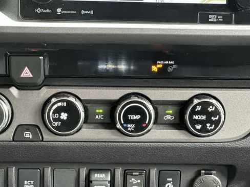 Used 2018 Toyota Tacoma TRD Off-Road AWD/4WD image 15