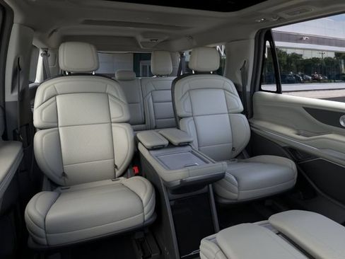 New 2026 Lincoln Navigator L Reserve AWD/4WD image 11