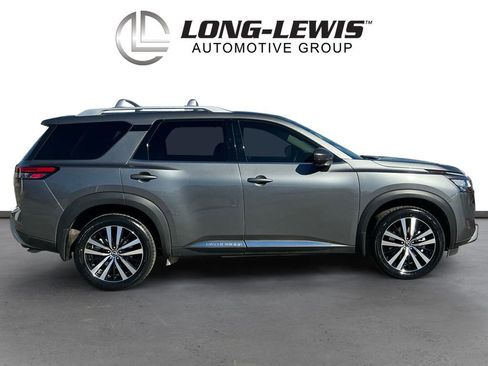 Used 2024 Nissan Pathfinder Platinum image 8