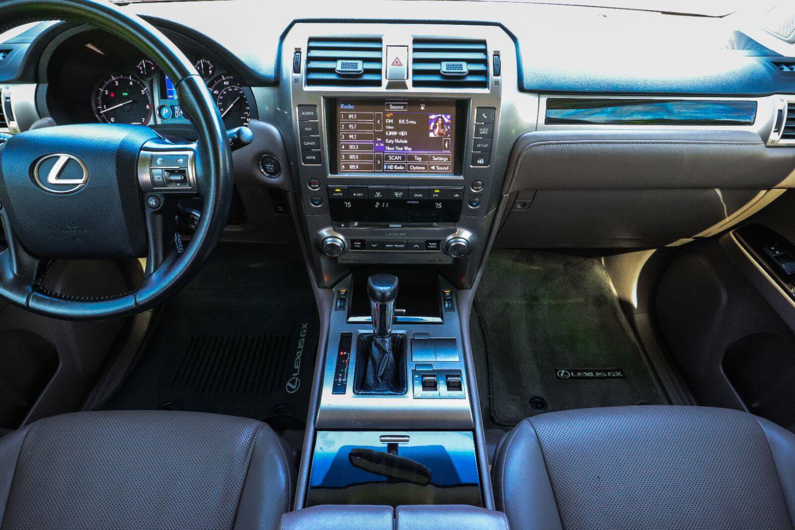 Used 2018 Lexus GX 460 w/ Navigation Package AWD/4WD image 25