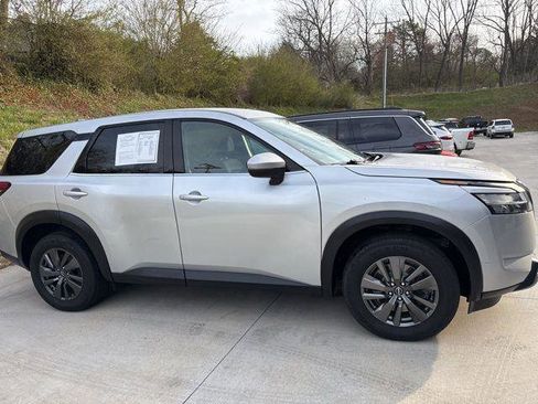 Used 2022 Nissan Pathfinder S AWD/4WD image 3