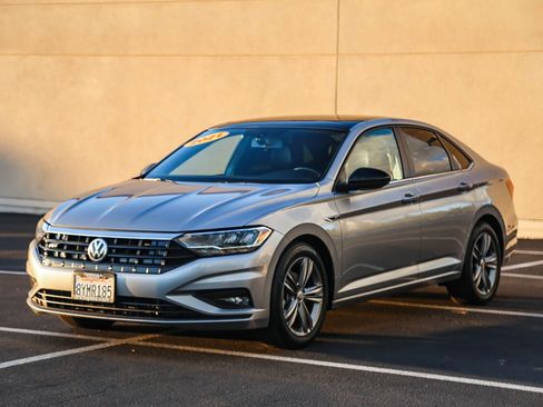 Used 2021 Volkswagen Jetta R-Line image 3