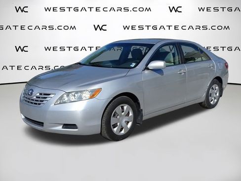 Used 2009 Toyota Camry LE image 1
