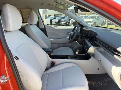Used 2024 Hyundai Kona SE image 30