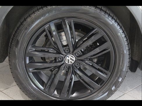 Used 2022 Volkswagen Tiguan SE R-Line AWD/4WD image 10