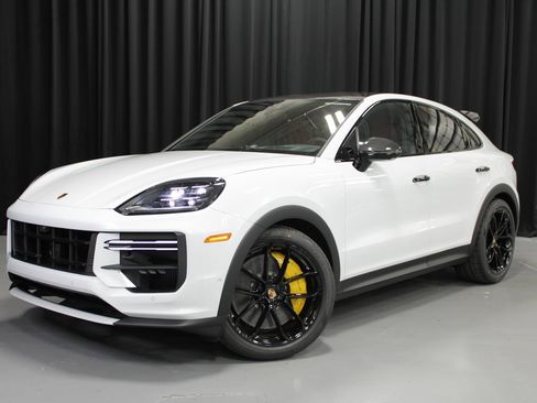 New 2025 Porsche Cayenne Turbo GT image 1