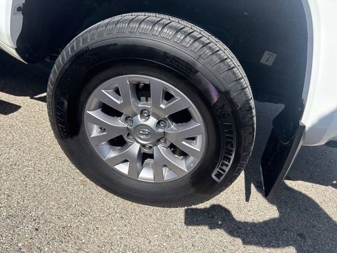 Used 2018 Toyota Tacoma SR5 image 15