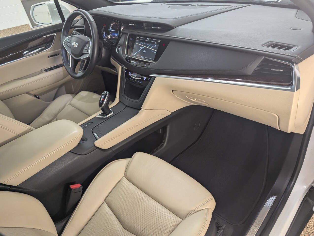 Used 2017 Cadillac XT5 Luxury w/ Driver Awareness Package AWD/4WD image 24