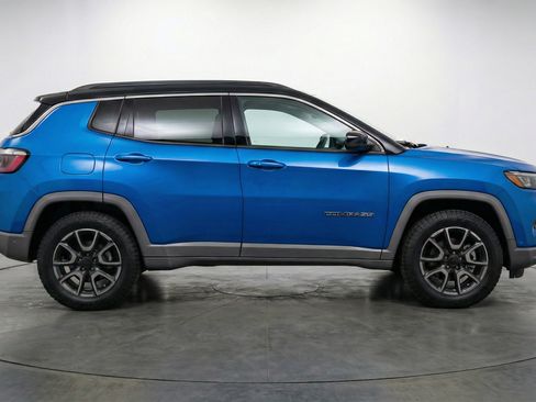 Used 2025 Jeep Compass Trailhawk AWD/4WD image 11