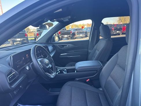 Used 2025 Chevrolet Traverse LT image 26
