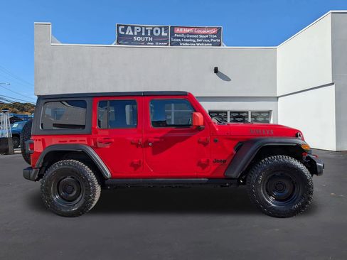 Used 2025 Jeep Wrangler Willys image 2