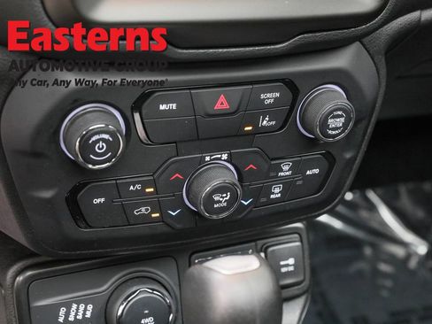 Used 2022 Jeep Renegade Altitude w/ Sun/Sound Group image 20