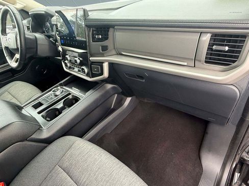 Used 2022 Ford Expedition XLT image 32