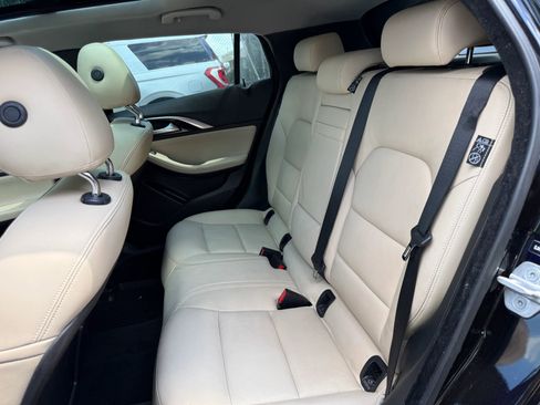 Used 2017 INFINITI QX30 Premium w/ Navigation Package image 30