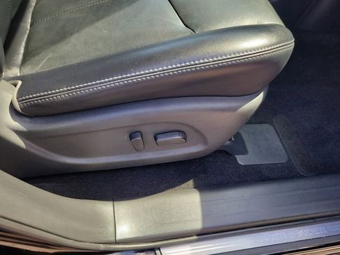 Used 2018 Nissan Pathfinder SL image 36