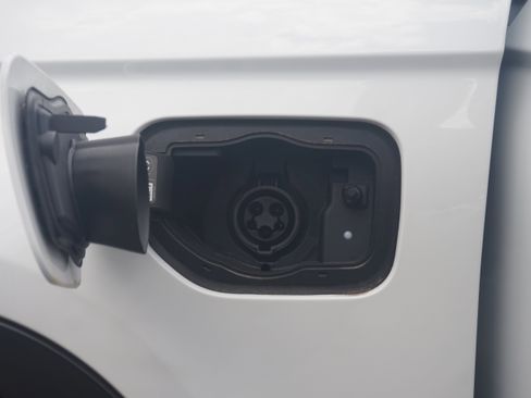 Used 2023 Jeep Grand Cherokee 4WD 4xe image 40