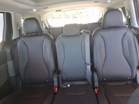 New 2026 Kia Carnival SX FWD image 25