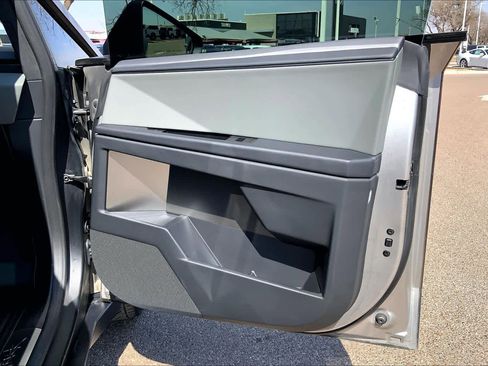 Used 2025 Tesla Cybertruck AWD Crew Cab image 22