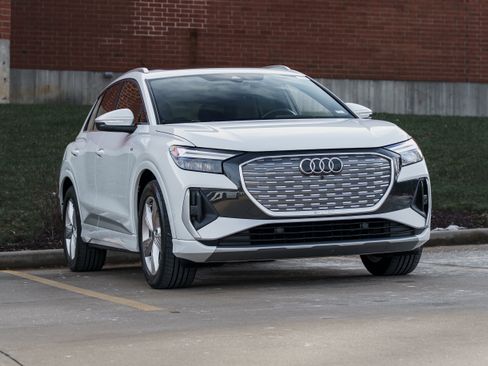 Used 2024 Audi Q4 e-tron Premium image 1