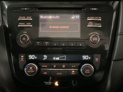 Used 2017 Nissan Rogue SV image 16