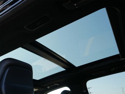 Used 2024 Lincoln Navigator Premiere image 18