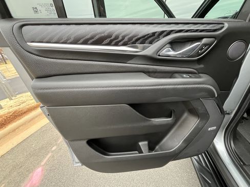 Used 2024 GMC Yukon XL Denali w/ Advanced Technology Package image 25