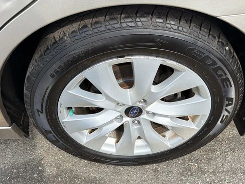 Used 2016 Subaru Legacy 2.5i Premium AWD/4WD image 9