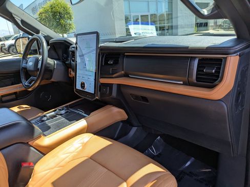 Used 2024 Ford Expedition Platinum AWD/4WD image 35