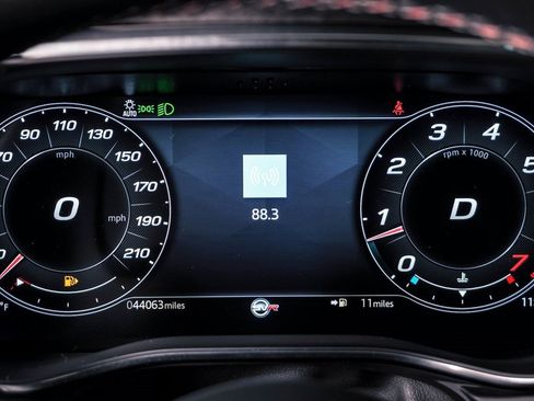 Used 2021 Jaguar F-PACE SVR image 22