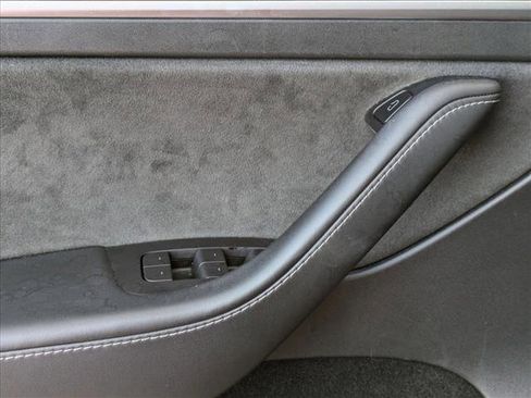 Used 2022 Tesla Model Y Performance image 2