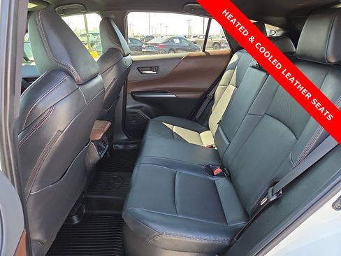 Used 2021 Toyota Venza XLE w/ Softex Package image 10
